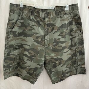 Wrangler men’s size 40 camo cargo shorts lightly washed out